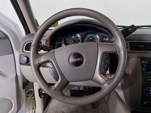 Used 2011 GMC Yukon XL SLT w/ SLT-2 Equipment Package AWD/4WD image 13