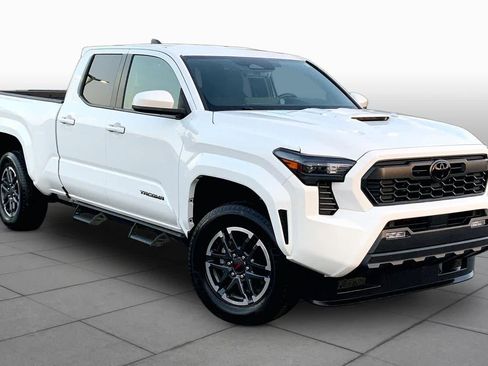 Used 2024 Toyota Tacoma TRD Sport RWD image 3