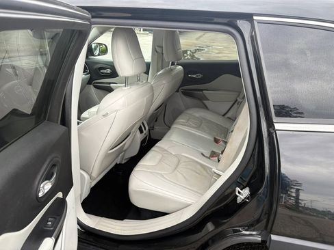 Used 2020 Jeep Cherokee Limited FWD image 7