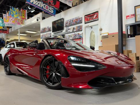 Used 2022 McLaren 720S Spider RWD image 1