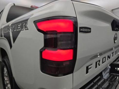 Used 2023 Nissan Frontier SV w/ Technology Package image 18