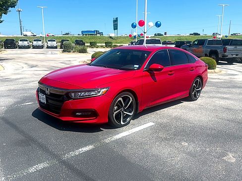 Used 2019 Honda Accord Sport image 2