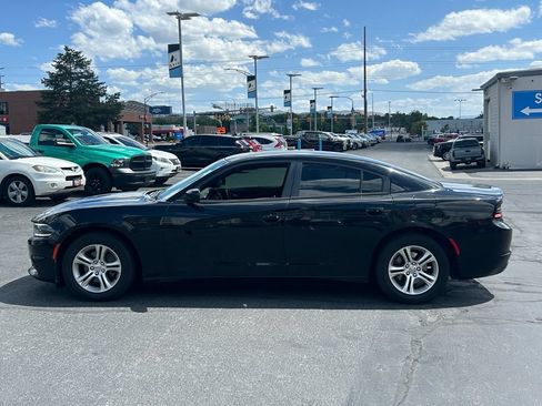 Used 2017 Dodge Charger SE RWD image 7