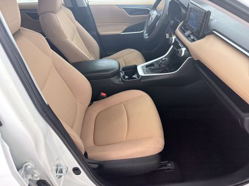 Used 2021 Toyota RAV4 LE FWD image 20