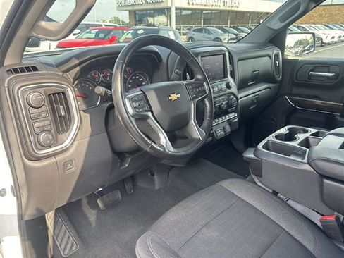 Certified 2022 Chevrolet Silverado 1500 LT w/ Convenience Package II AWD/4WD image 10