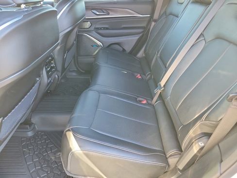 Used 2023 Jeep Grand Cherokee Overland w/ Luxury Tech Group IV image 15