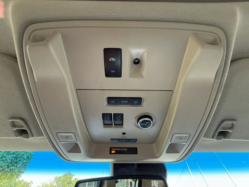 Used 2016 Cadillac Escalade Luxury AWD/4WD image 32