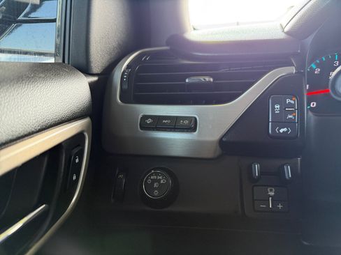 Used 2018 GMC Yukon Denali RWD image 21