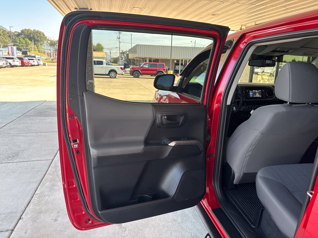 Used 2018 Toyota Tacoma SR5 RWD image 15
