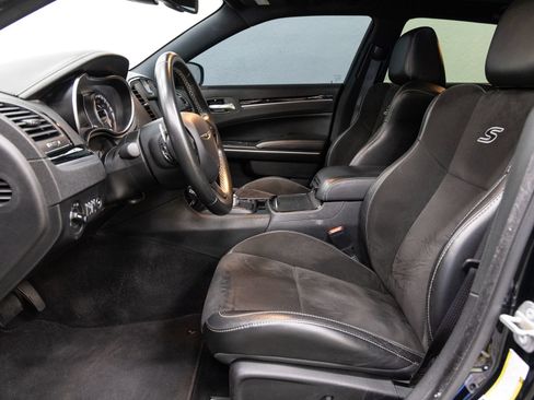 Used 2020 Chrysler 300 S w/ S Model Appearance Package RWD image 7