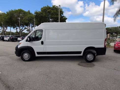 Used 2025 RAM ProMaster 2500 w/ Convenience Group FWD image 4