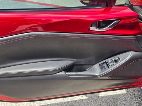 Used 2019 MAZDA MX-5 Miata RF Grand Touring RWD image 8