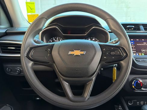 Used 2021 Chevrolet TrailBlazer LS w/ LPO, Blackout Package FWD image 19