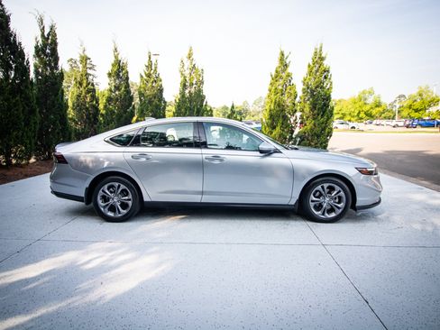 Used 2024 Honda Accord EX image 11
