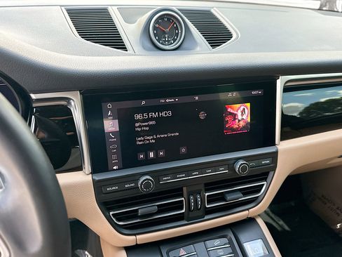 Used 2019 Porsche Macan Base image 13