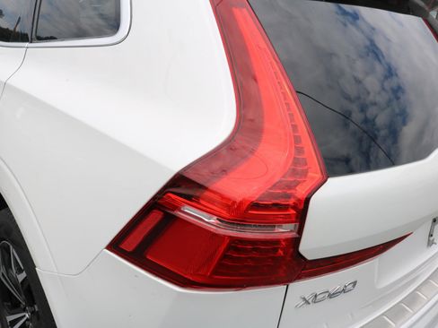 Used 2022 Volvo XC60 B5 Momentum AWD/4WD image 11