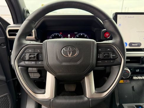 Used 2025 Toyota 4Runner TRD Off-Road Premium AWD/4WD image 17