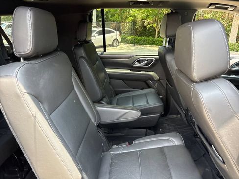Used 2021 Chevrolet Suburban LT w/ LT Signature Package RWD image 30