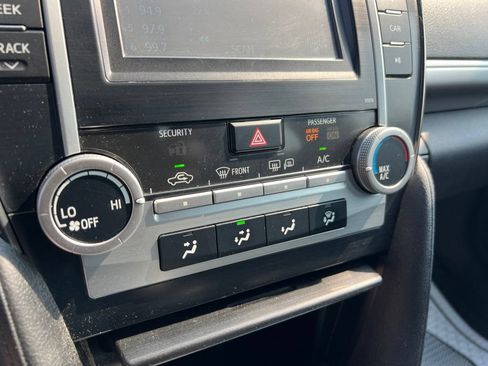 Used 2014 Toyota Camry SE FWD image 10
