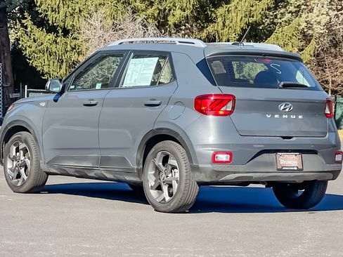 Certified 2025 Hyundai Venue SEL image 6