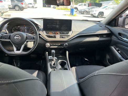 Used 2023 Nissan Altima 2.5 SV w/ SV Premium Package FWD image 27