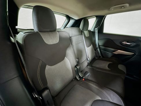 Used 2018 Jeep Cherokee Latitude image 25