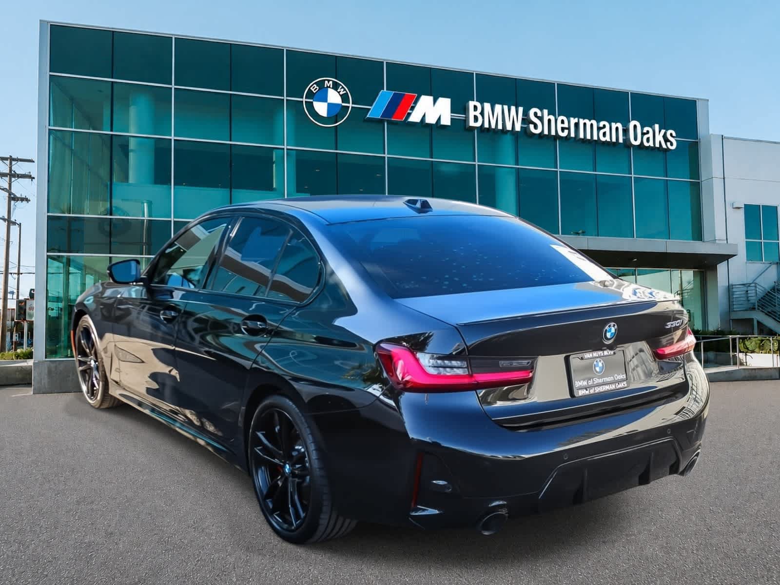 Used 2023 BMW 330i Sedan w/ M Sport Package RWD image 6