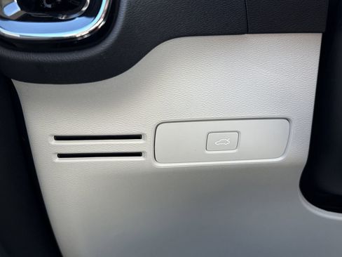 New 2026 Volvo XC40 B5 Ultra w/ Protection Package Premier image 19