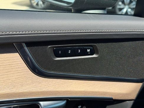 Certified 2025 Volvo XC90 B6 Plus AWD/4WD image 19