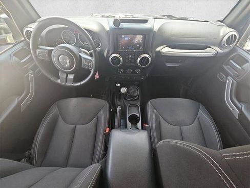 Used 2015 Jeep Wrangler Unlimited Rubicon AWD/4WD image 16