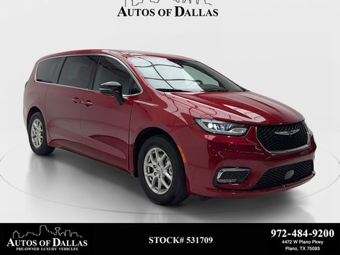 Used 2025 Chrysler Pacifica Select FWD image 1