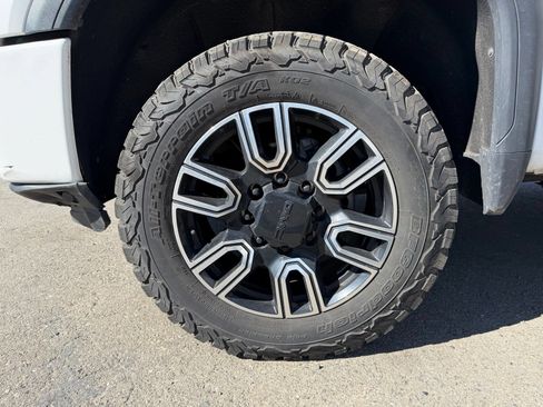 Used 2020 GMC Sierra 2500 AT4 w/ AT4 Premium Package AWD/4WD image 9