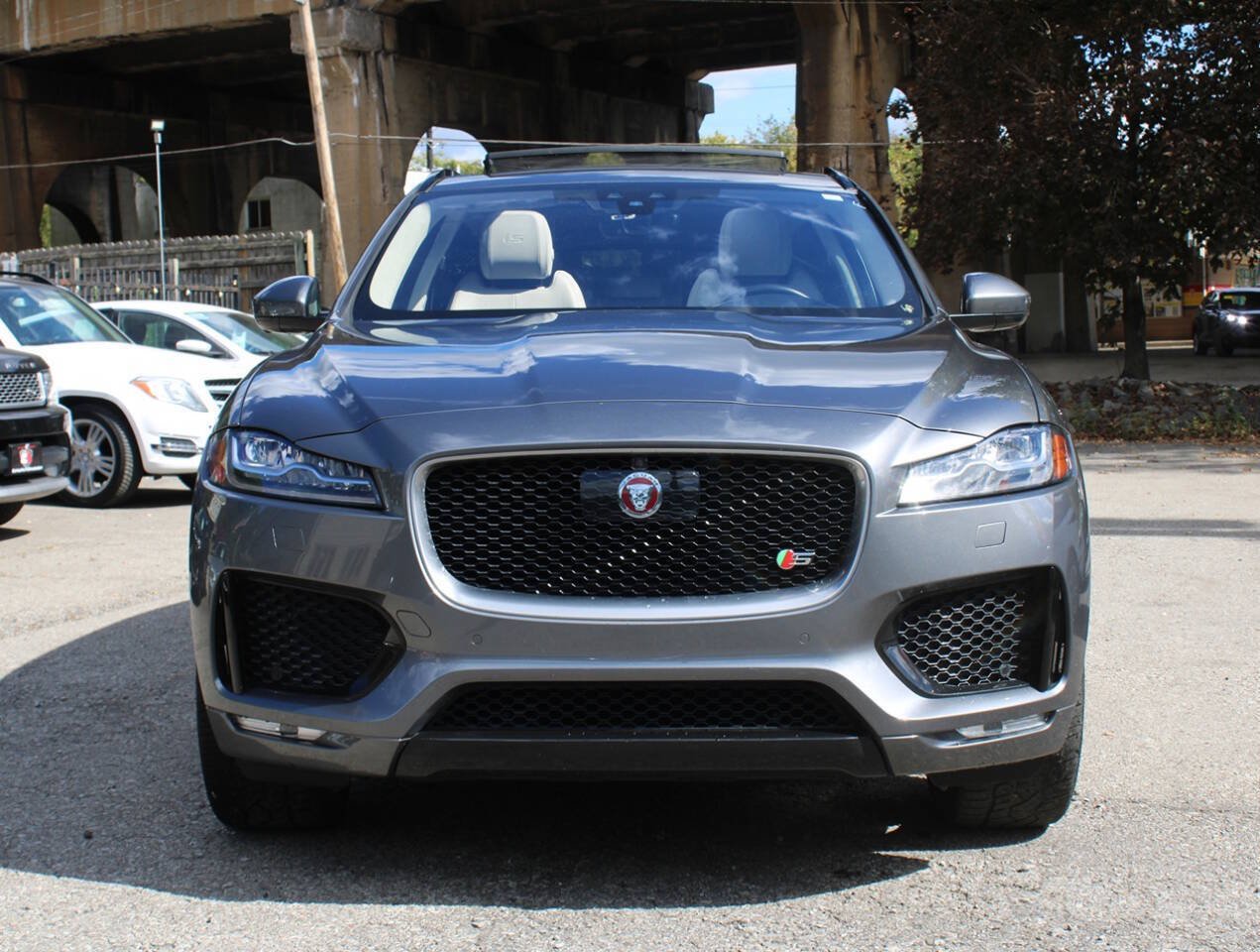 Used 2019 Jaguar F-PACE S AWD/4WD image 2