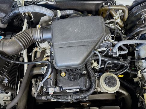 Used 2020 Toyota Tacoma SR image 38