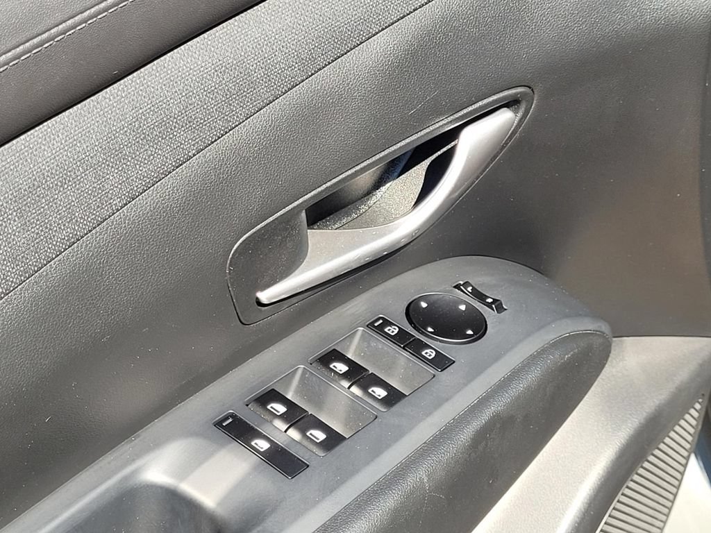 Certified 2025 Hyundai Tucson SEL FWD image 12