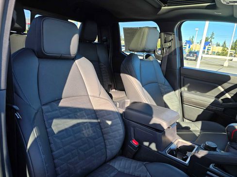 Used 2025 Toyota Tacoma TRD Sport image 11