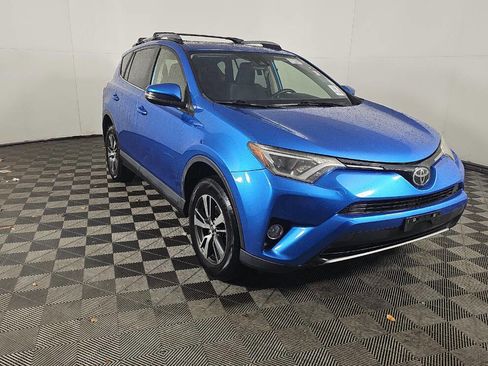 Used 2018 Toyota RAV4 XLE image 6