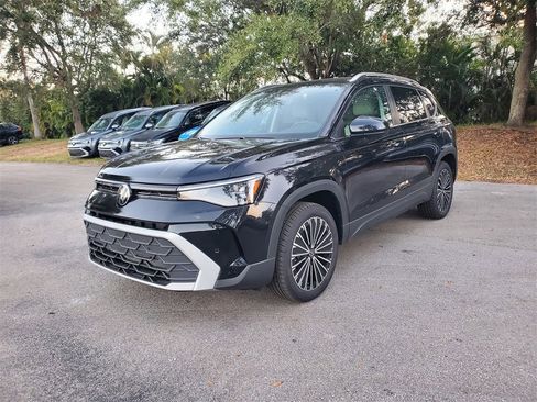 New 2025 Volkswagen Taos SE image 3