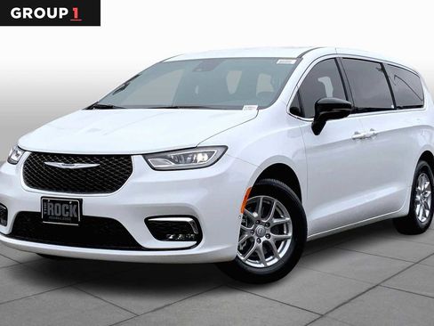 New 2026 Chrysler Pacifica Select image 1