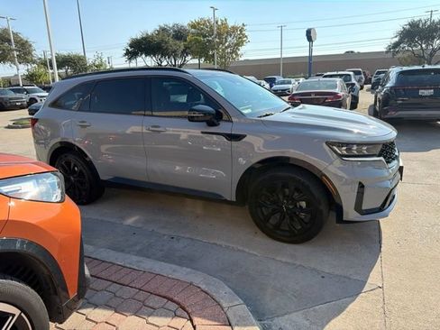Certified 2023 Kia Sorento SX FWD image 4