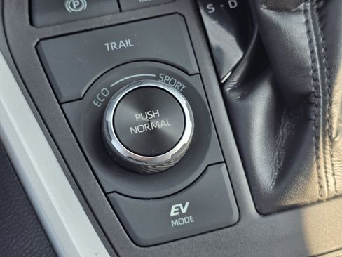 Certified 2023 Toyota RAV4 XLE w/ XLE Grade Weather Package AWD/4WD image 6