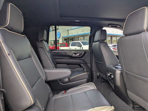 Used 2023 GMC Yukon XL SLT w/ SLT Premium Package AWD/4WD image 33