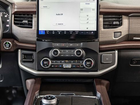 Used 2024 Ford Expedition Limited image 41