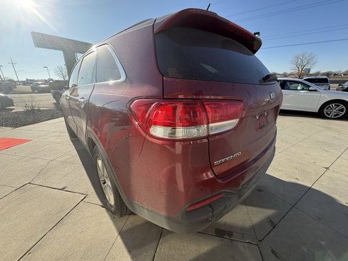 Used 2017 Kia Sorento LX image 7