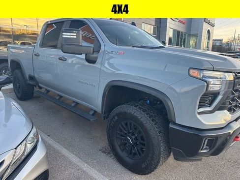 Used 2025 Chevrolet Silverado 2500 ZR2 w/ Technology Package image 5