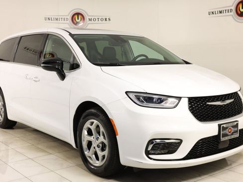 Used 2024 Chrysler Pacifica Limited FWD image 34
