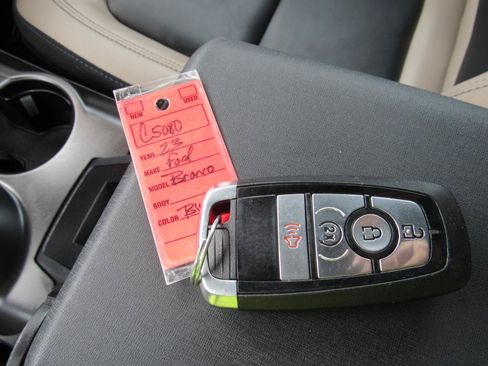 Used 2023 Ford Bronco Wildtrak AWD/4WD image 14