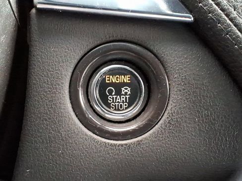 Used 2013 Lincoln MKS image 27