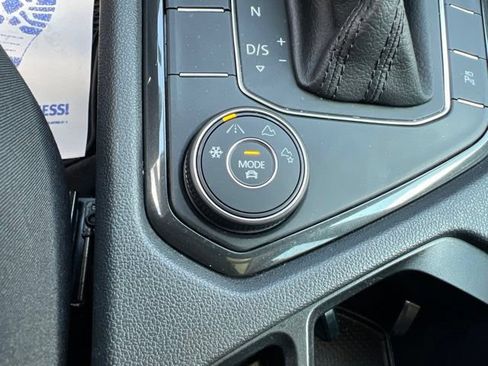 Used 2019 Volkswagen Tiguan SEL Premium AWD/4WD image 24
