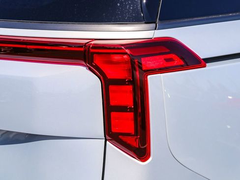 Certified 2026 Kia Carnival SX w/ SX Dark Edition Package FWD image 10